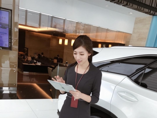 必須即刻入主！LEXUS「氣質業助」蔡芳婷出國度假大曬火辣身材