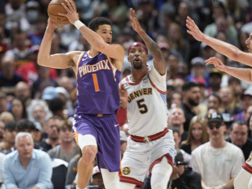 NBA季後賽》布克帶傷苦戰！ 寫「籃球之神」後史上第二人紀錄