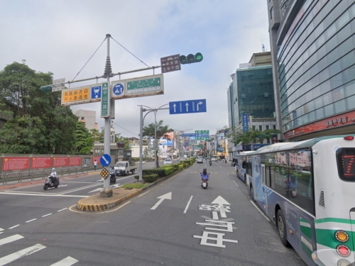 蘆洲真的有結界！隔一條街晴→大雨 影片曝光當地人淡定：習慣了