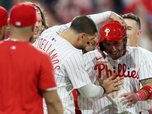MLB》主場球迷洗三溫暖！ 費城人靠再見暴投戲劇性逆轉國民