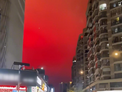 福州也紅了！中國福建省天有異象 夜空竟「血色一片」