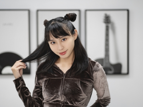 專訪 / 千禧世代的戀愛觀！歌手、實況主—李芷婷的情愛之道：「曖昧非交往必經過程」