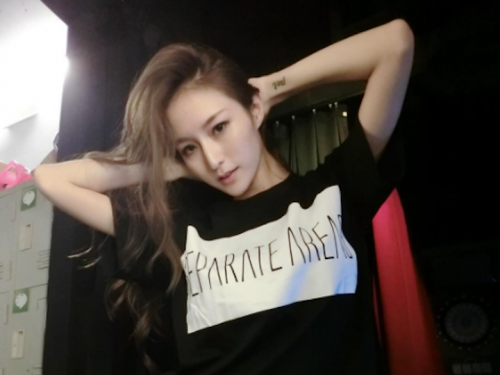 超愛這一味！台灣女DJ「B級小乳豬」害我忍不住膨脹！戴上面罩超想推倒...
