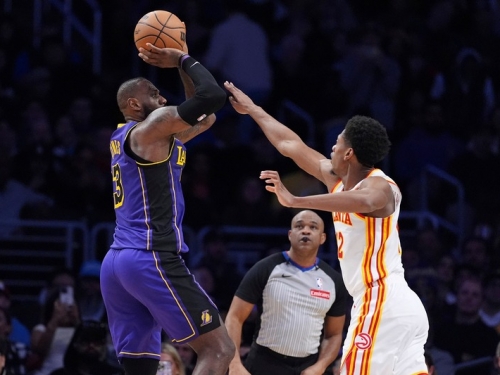 NBA》破紀錄之夜後仰跳投致敬喬丹！詹姆斯：我因為他穿上23號球衣