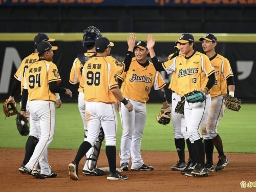 中職》神！兄弟連3週末橫掃對手 聽牌聯盟36年首見壯舉