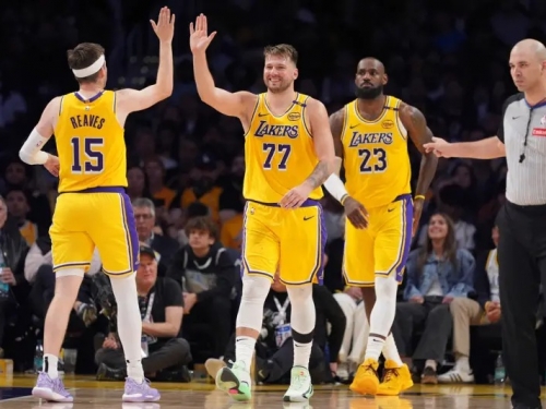 NBA》湖人「夢幻先發」曝光！尼克中鋒加入　芬蘭明星前鋒也要來