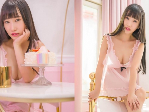 可愛女友「又又」粉色睡衣甜蜜約會，性感深溝撩你一整天！