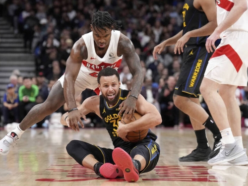 NBA》柯瑞26分又白忙一場 勇士末節被暴龍板凳奇兵打爆吞2連敗