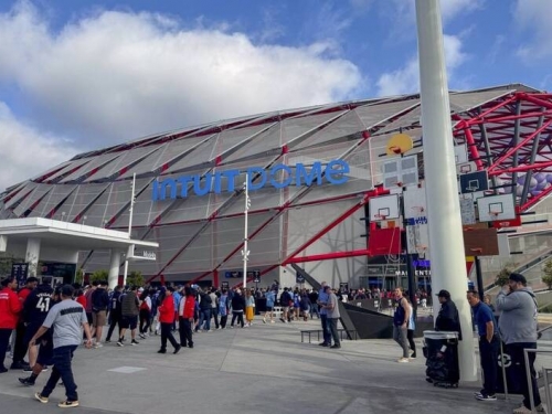 NBA季後賽》「全場都是馬」 快艇主場出奇招對付約基奇