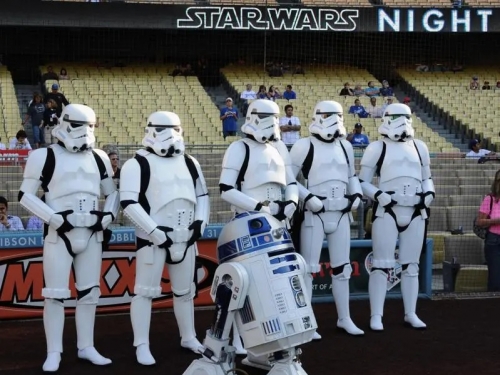 MLB》真邪惡帝國？道奇星際大戰夜 送上死星當套票禮