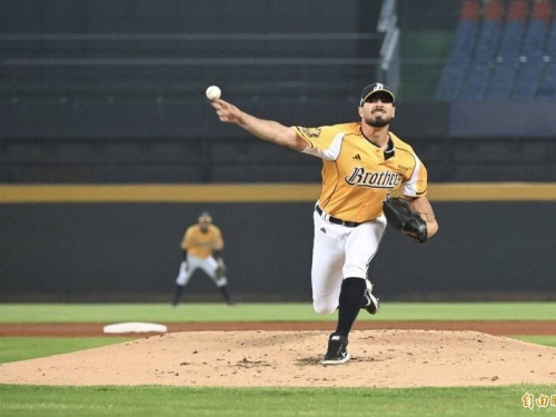 中職》兄弟無敗勝投王 今晚力拚聽牌高懸31年紀錄