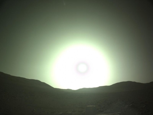 毅力號轉頭一拍，捕捉火星的藍色日落