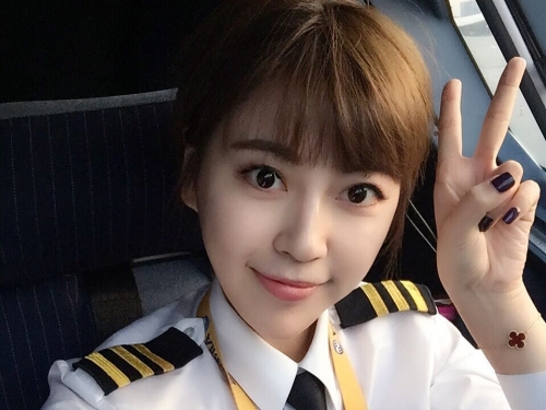跟空姐有得比！高顏值「最美機長」纖細美腿引注目！航空業出正妹啊…