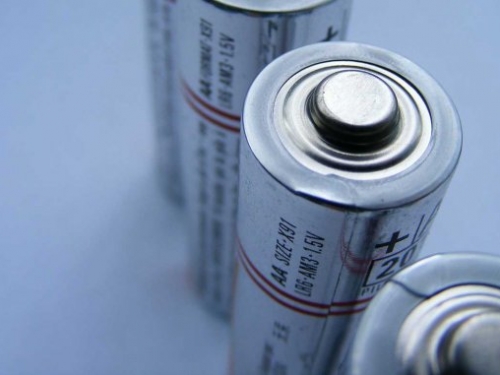 科學家研發首款碳中和鋰-二氧化碳電池原型，能量密度為鋰電池的七倍