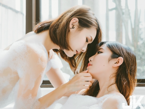 JKF特別企劃！大尺度女體攝影師完美呈現不可言語的「女女情慾橫流」！