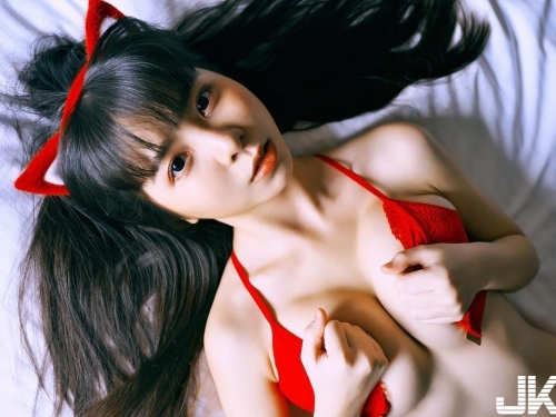 台灣小隻馬第一把交椅！「軟萌系正妹」Tiny的超火辣身材根本開外掛