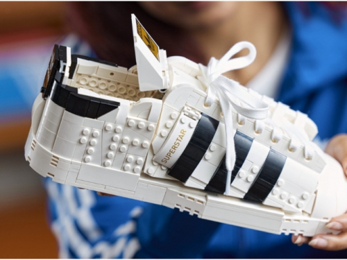 這雙愛迪達不能穿！樂高還原「adidas Originals」經典款　731 塊積木組成鞋體超逼真！