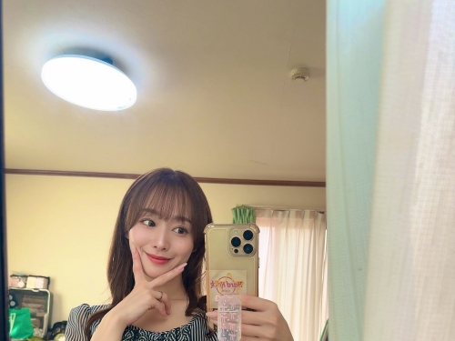 結婚六週年的巨乳人妻「白石茉莉奈」崩壞！在家被臭肉棒輪姦給老公看