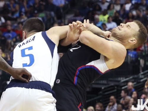 比我家枕頭還軟？「暴力鴨」揮到「幹籃哥」的毛 一秒K.O.倒地