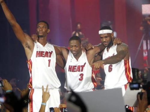 NBA》詹皇一通電話改變心意！韋德自曝當年原本要加盟公牛