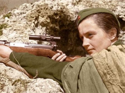 二戰傳奇女狙擊手！半年擊殺309名德軍，卻被蘇聯禁止再上戰場