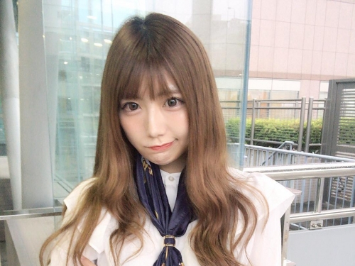 日本小模「ゆいみん」零死角美貌表引起話題　換上高中制服毫無違和感