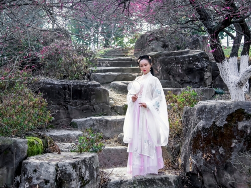 古人夏天不只穿長袍 私服薄到半透明 比現代還開放