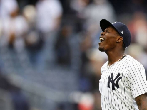 MLB》轟一支全壘打咬教練一下！ 洋基奇澤姆受訪說明原因