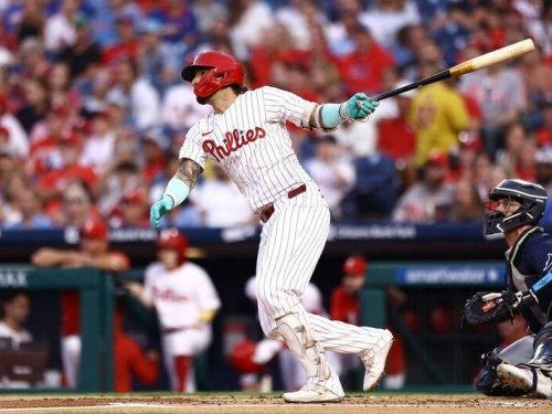 MLB》明星重砲昨被火球觸身今開轟！ 聯盟龍頭費城人橫掃光芒