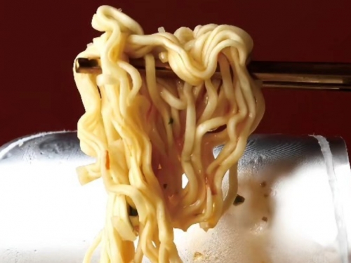 王子麵也有杯裝！餐廳食品廠跨界推杯麵搶商機