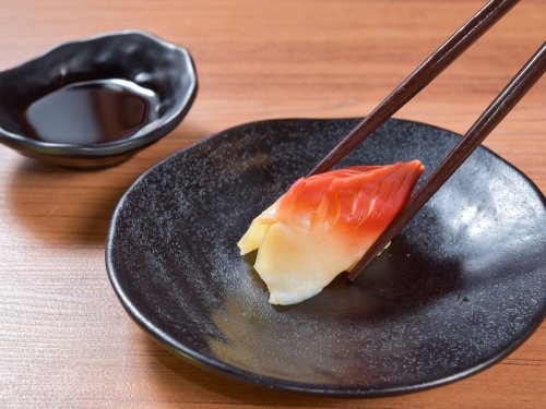 迴轉壽司驚見「活生生貝類」 瘋狂蠕動客嚇壞：沒食慾了