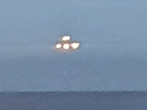 英國海邊驚見UFO！4神秘光點飛行盤旋10秒消失