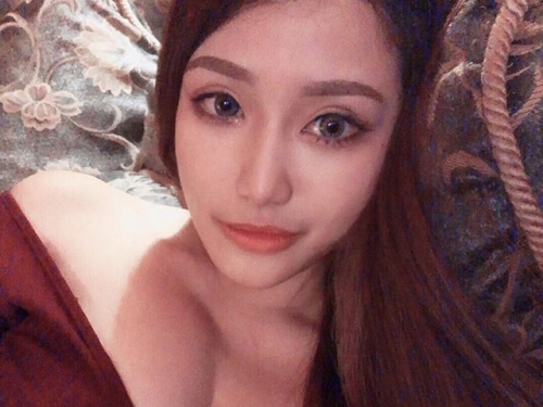 事業心超強「女店員」超愛穿緊身上衣把長輩弄得好大，這目測一定有Ｇ啊！