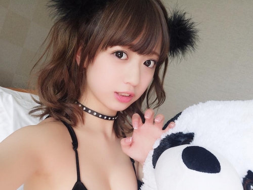 「童顏巨乳」的王者！超萌Coser太可愛　穿起學生制服完全沒有違和感！