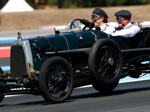 [影]F1車手維特爾親自下場操駕「100歲大獎賽賽車」Aston Martin TT1！