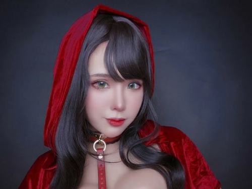 Red Voodoo Mistress