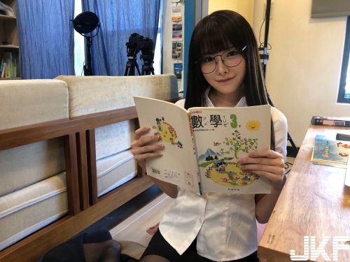 AV女神橋本有菜「合體台灣數學課本」 　老司機暴動： 3年2班蔡同學出來面對！