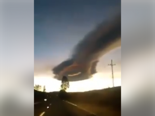 奇怪的雲彩結構！UFO藏身雲中造訪墨西哥？