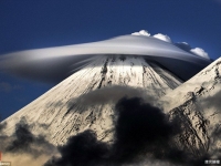 俄羅斯山頂美景 似「飛碟」盤旋