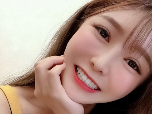 性感「正妹芳療師」艾薇兒Elvira火辣曲線太誘人　笑容甜到蛀牙！