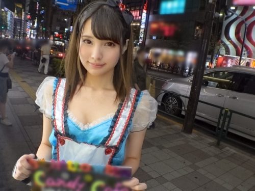 超優質「換裝店員」甜美外型惹人注目！片商忍不住搭訕，沒想到竟然成功了！