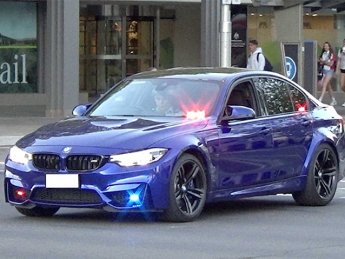 澳洲警方超壞der！BMW M3 當警車就算了，還無警方塗裝偽裝成路人用車......