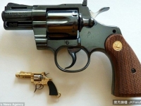 世界最小的左輪手槍　長約5公分比一根火柴還短