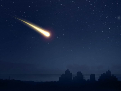 巨大火球白光閃爆夜空 日本人嚇傻：以為世界末日