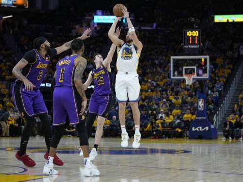 NBA季後賽》超猛海嘯三分雨來襲！勇士2戰飆進42顆三分 創隊史新猷