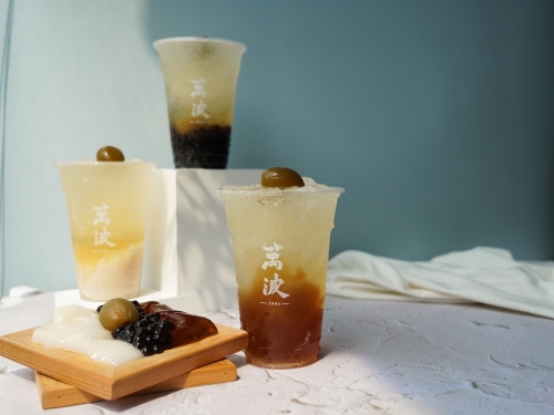 懷念的古早味！手搖飲霸主「萬波」推出古早酸梅冰　酸甜好滋味讓你一秒回童年！