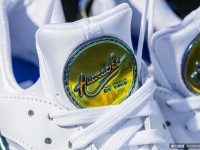 Nice Kicks x Nike Air Huarache 武士鞋聯名款　金色元素帥到讓你心癢癢！