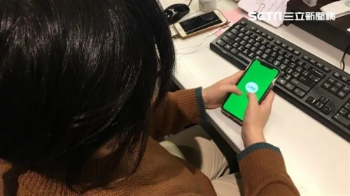 他好奇1周不滑手機「領10萬」做得到嗎？PTT全點頭：這點才最痛苦