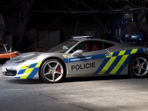 烈馬警車參上！捷克警方把罪犯擁有的法拉利 458 Italia 納為己用