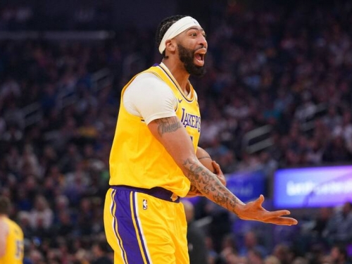 NBA》湖人主帥稱AD「燒聲」導致防守失序 球迷怒嗆：又在找藉口...